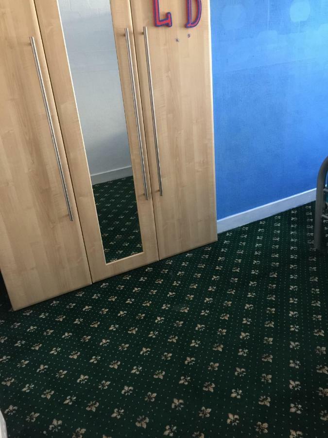 Travis House One Apartment Бърнли Екстериор снимка